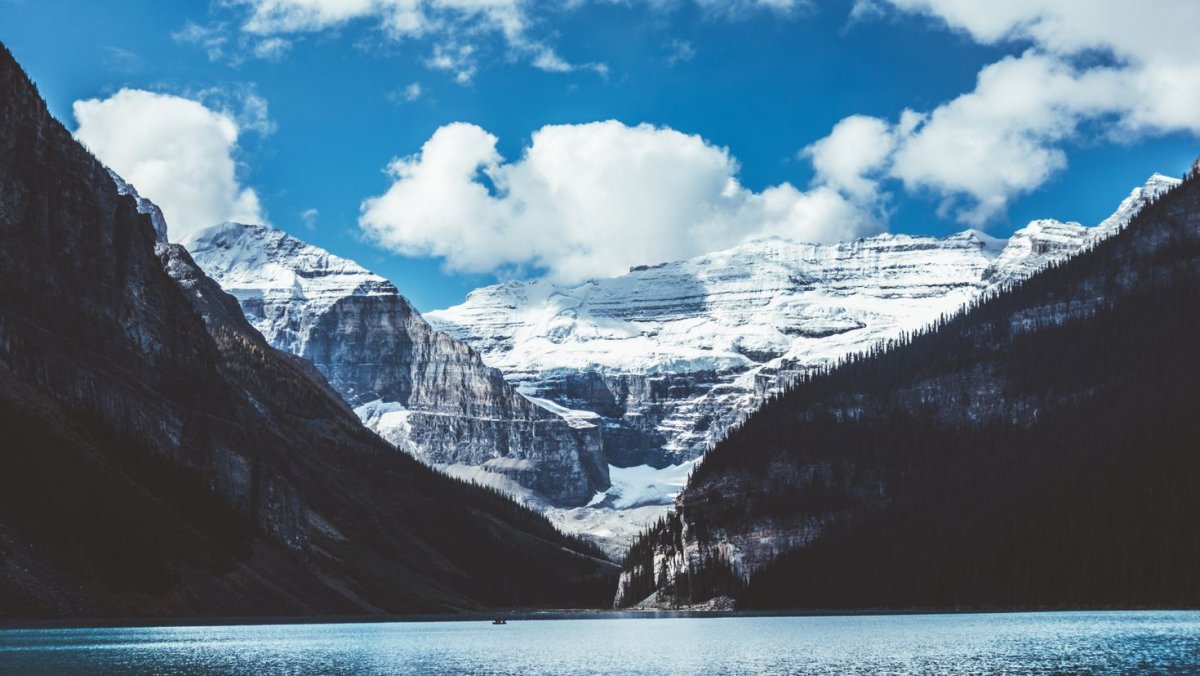 Горы озеро облака