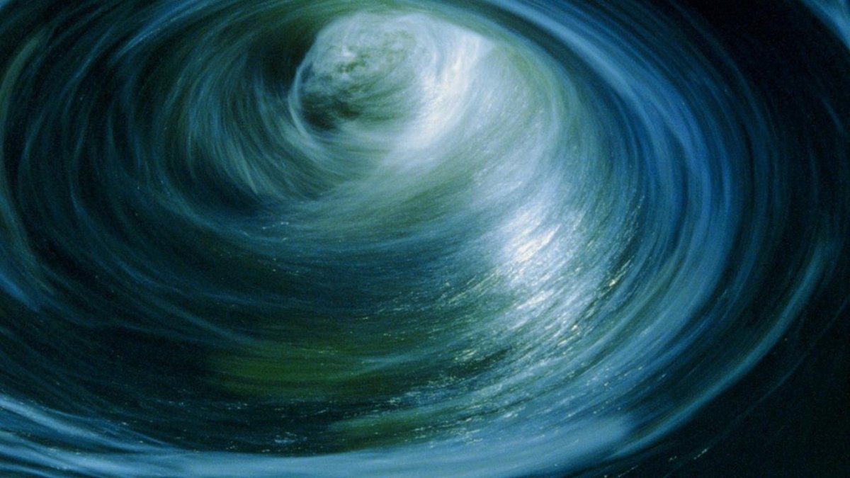 Водоворот в реке