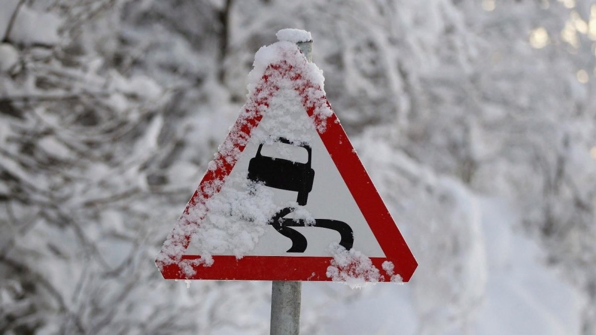 Осторожно гололед табличка