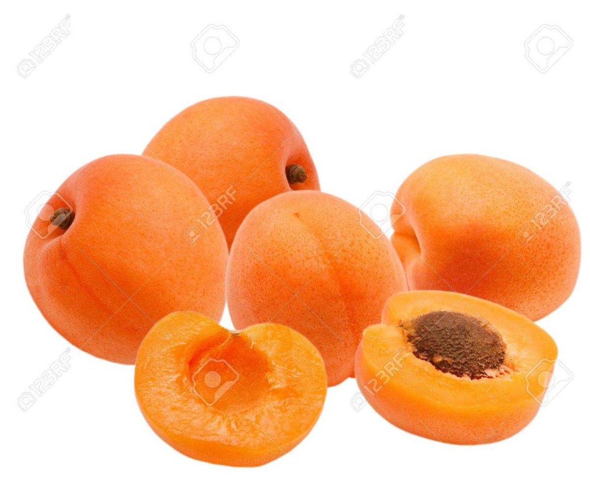 Абрикос на белом фоне