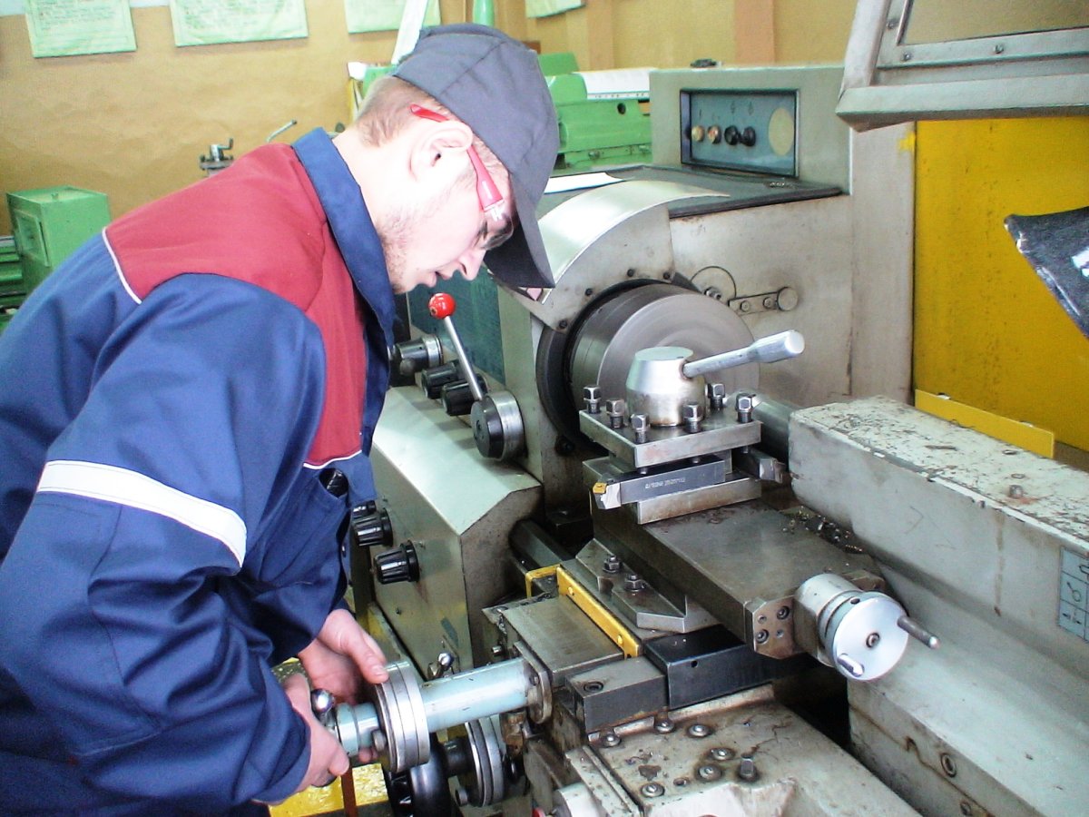 Фрезеровщик (станочник широкого профиля)