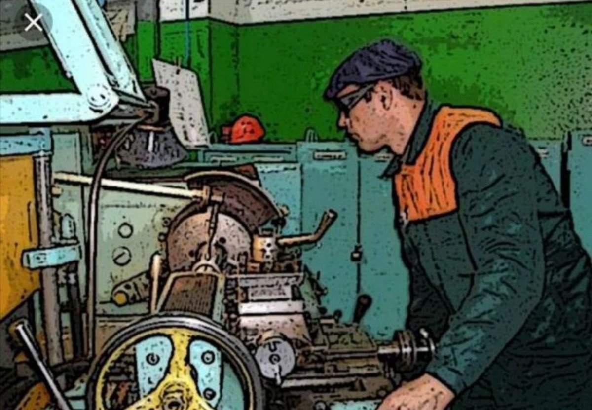 Рабочий у станка