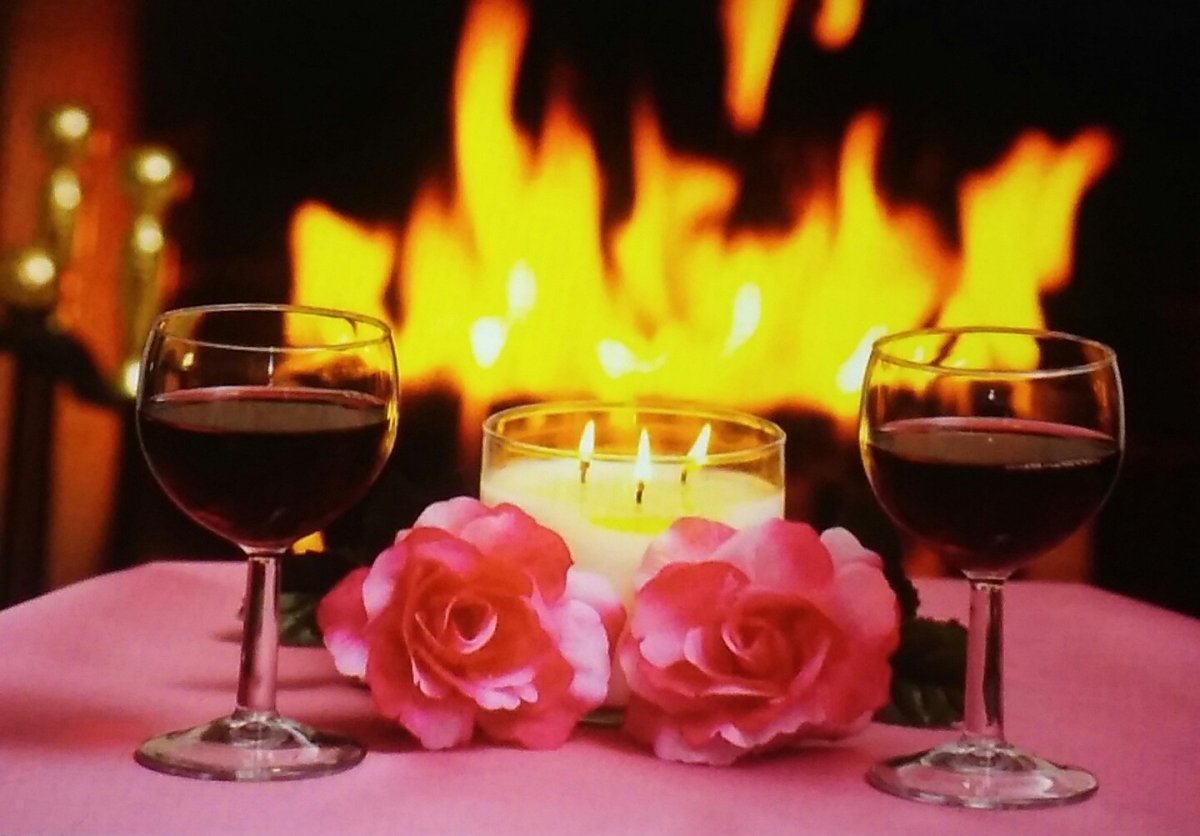 Романтический ужин у камина