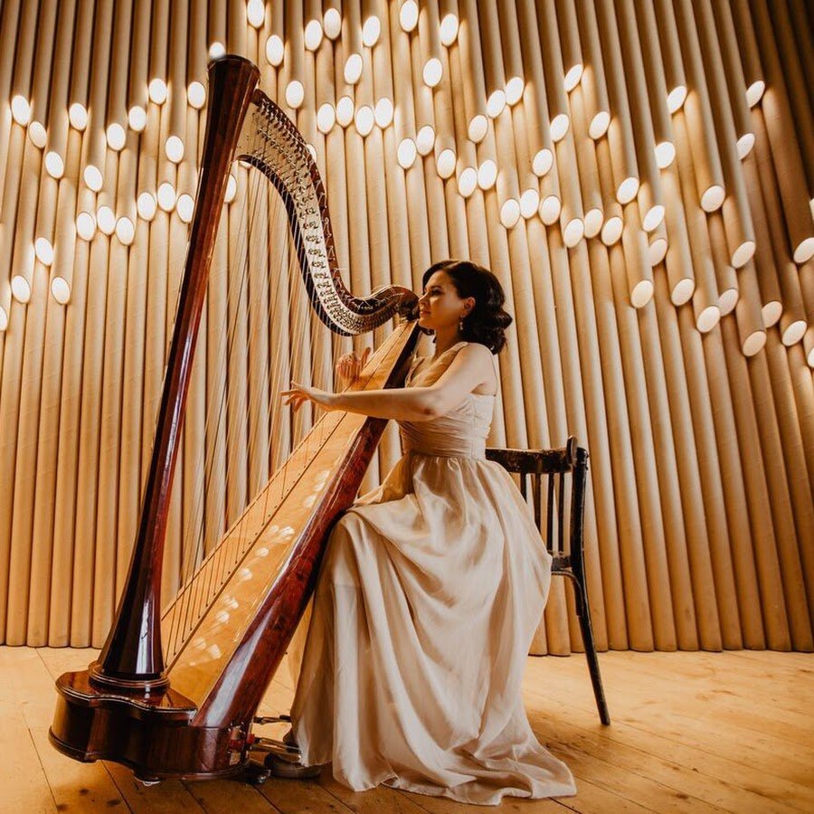 Арфистка Мариинского театра