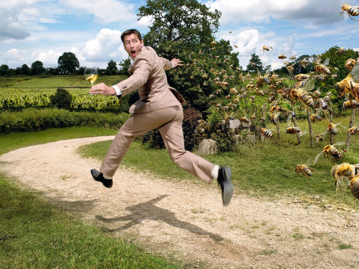 Мужчина убегает