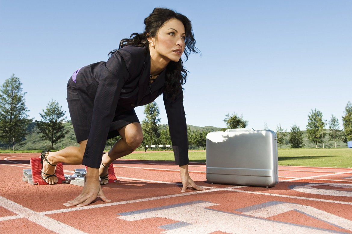 Женщина на низком старте