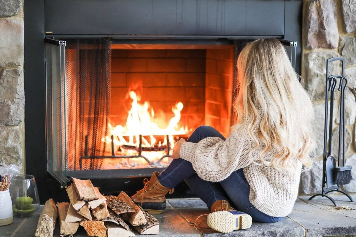 Уютный плед камин