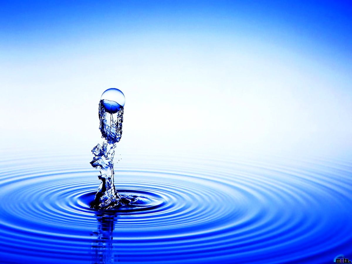 Капля капает в воду