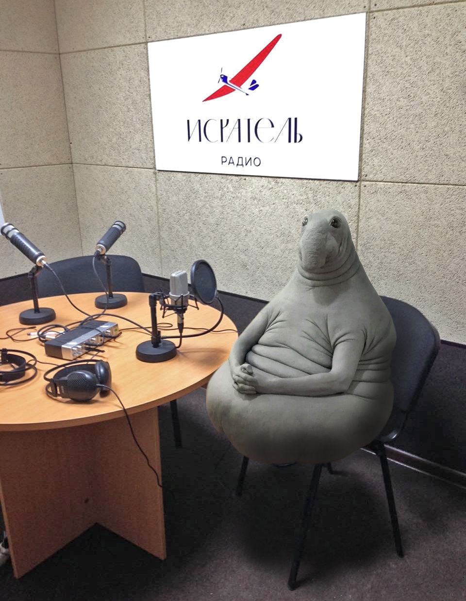 Ждун фигурка