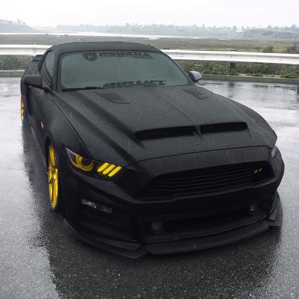 Форд Мустанг черный матовый