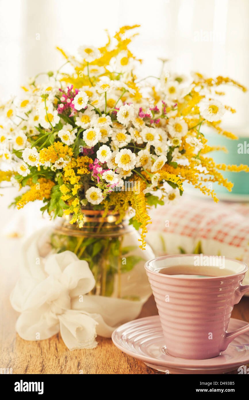 Полевые цветы и чай