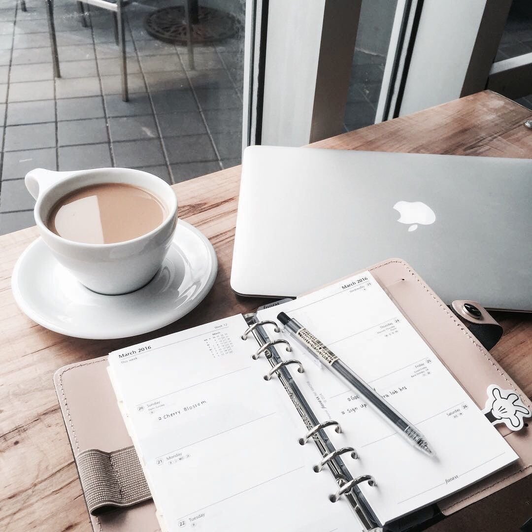 Ежедневник на столе