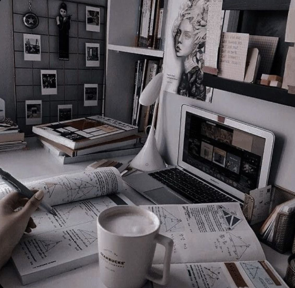 Уютное рабочее место для учебы