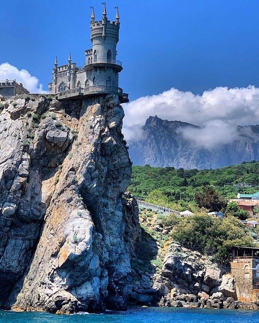 Аврорина скала Ласточкино гнездо