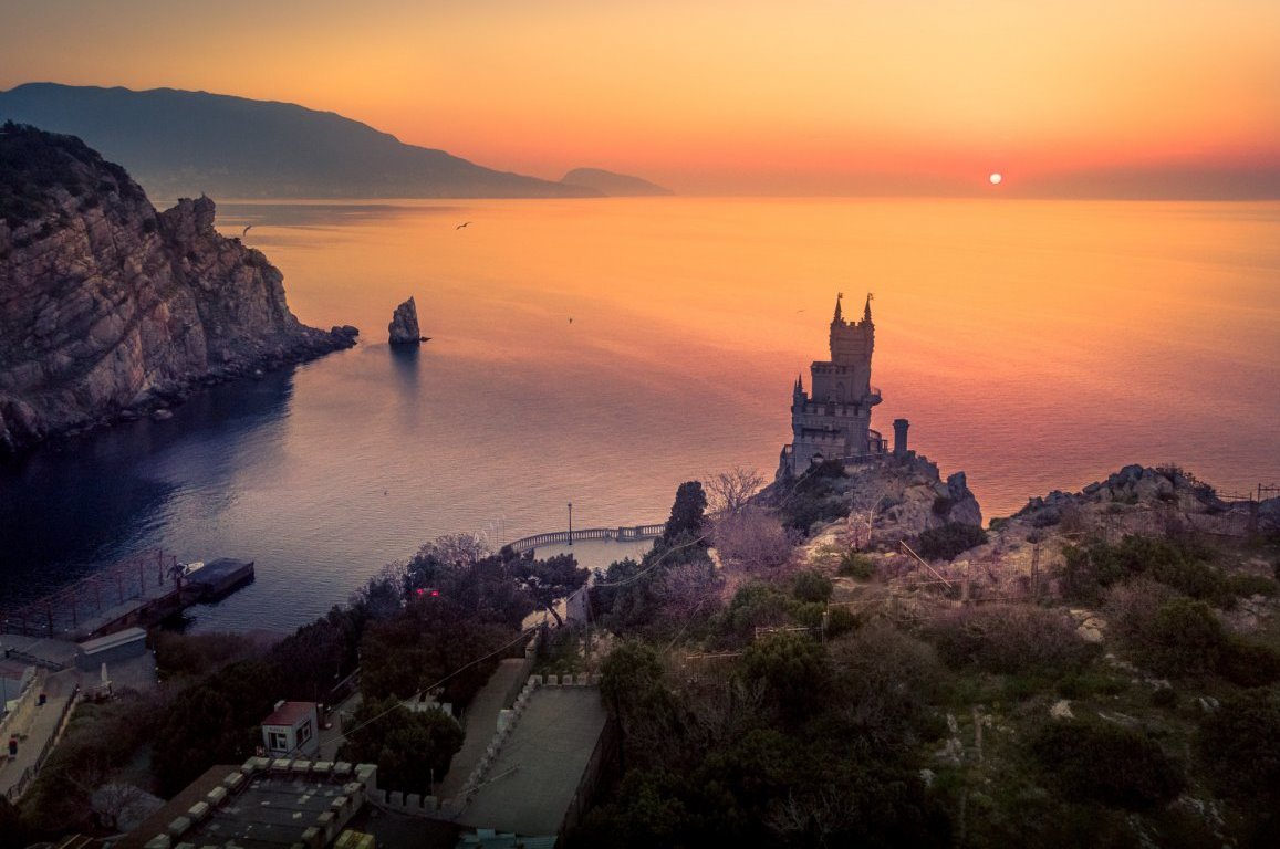 Ласточкино гнездо в Крыму на рассвете