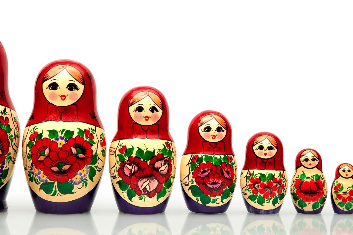 Матрешки в национальных костюмах