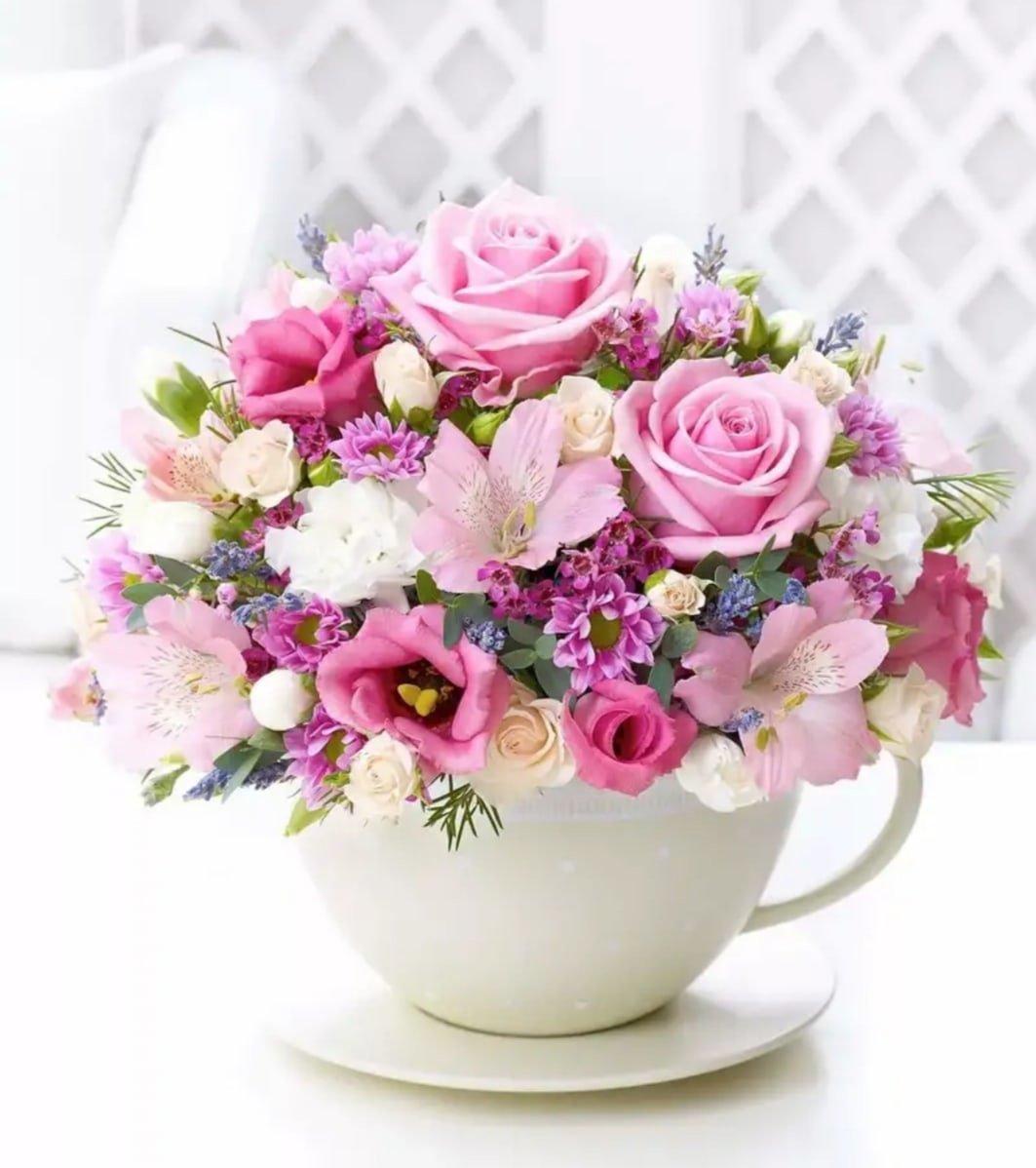 Цветы в чашке