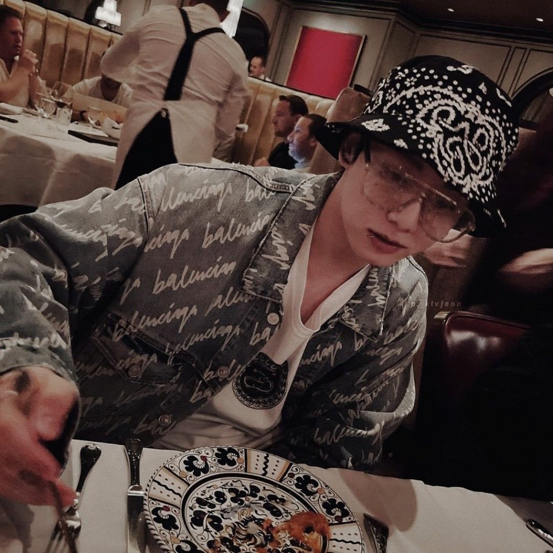 BTS V Instagram 2022