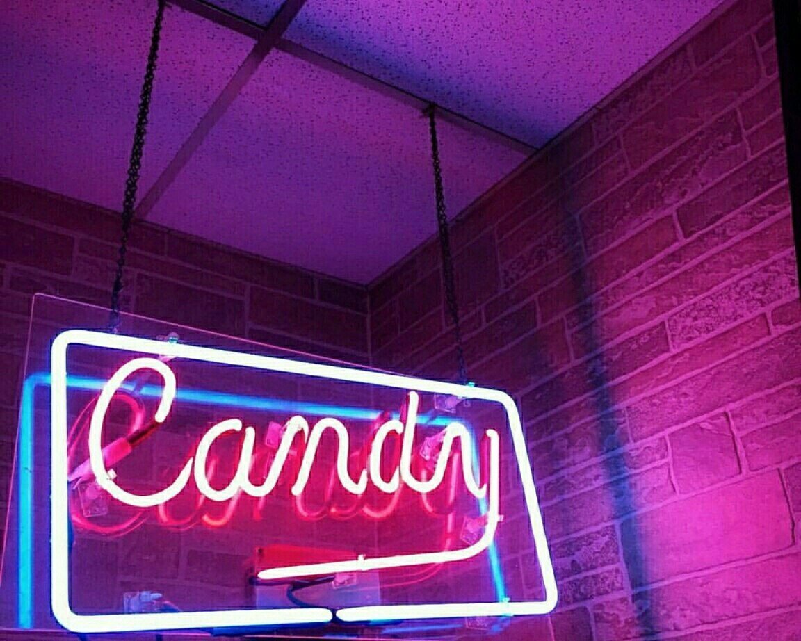 Розово голубая неоновая вывеска