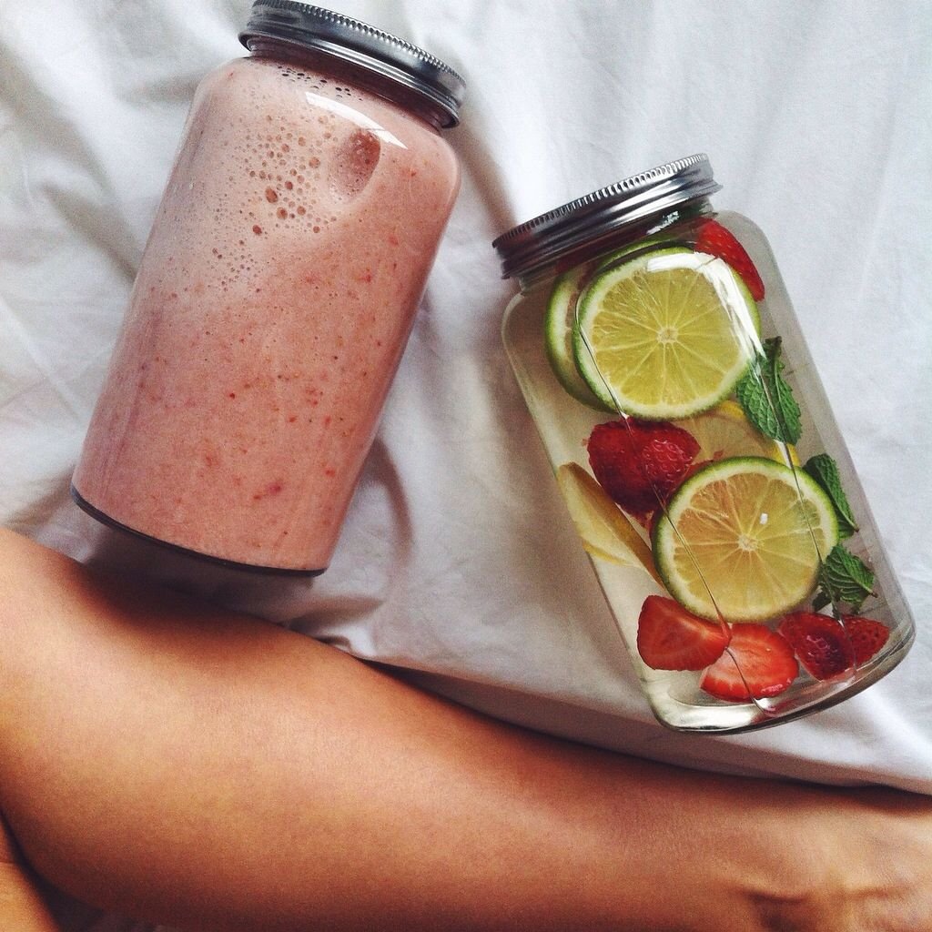 Девушка со смузи