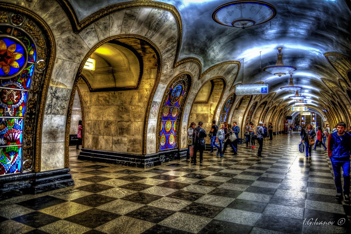 Станция метро Новослободская