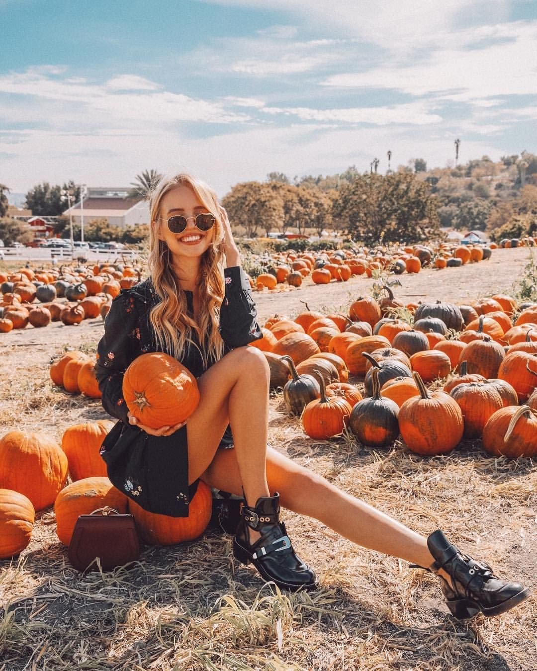 Девушка с тыквой