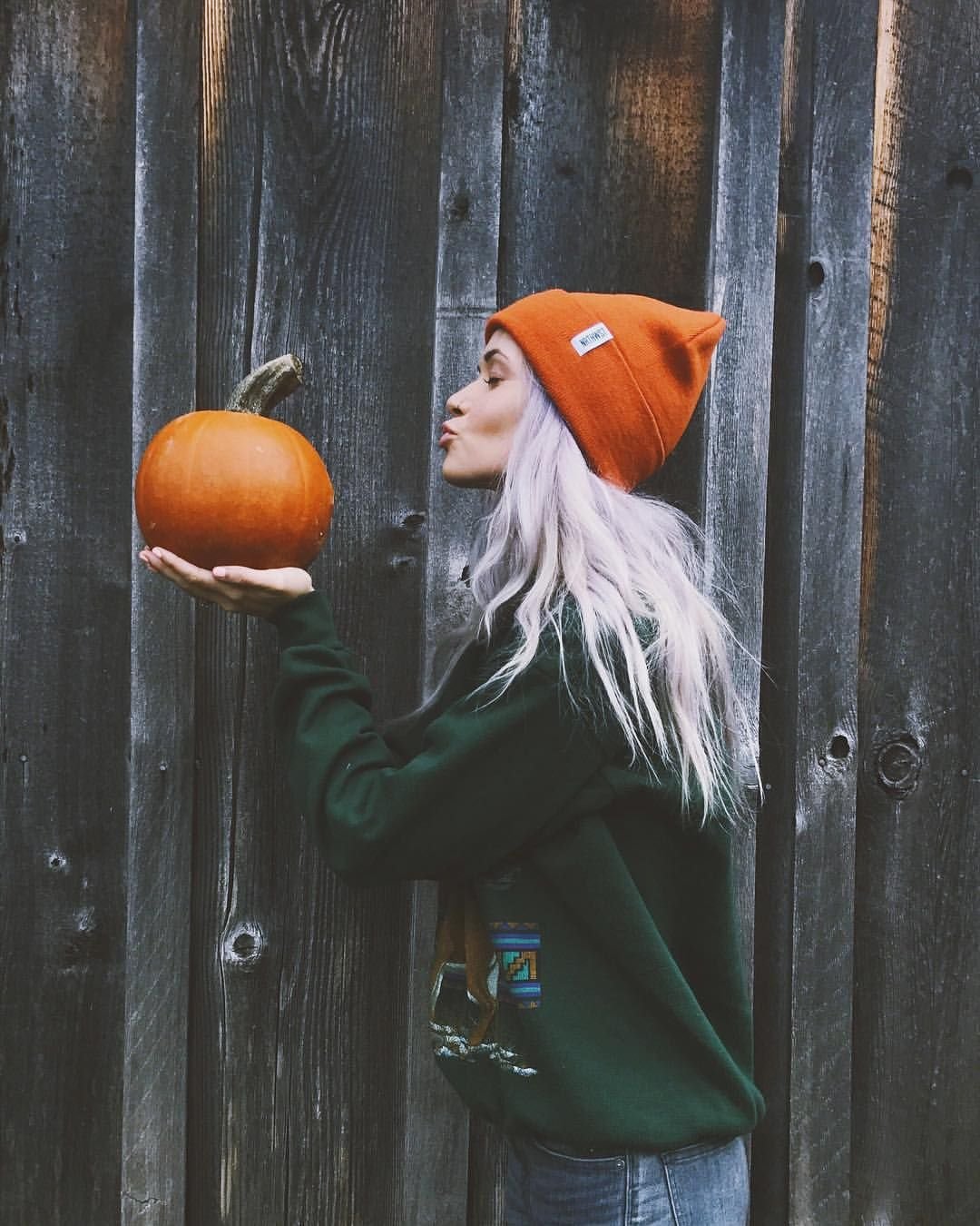 Девушка с тыквой