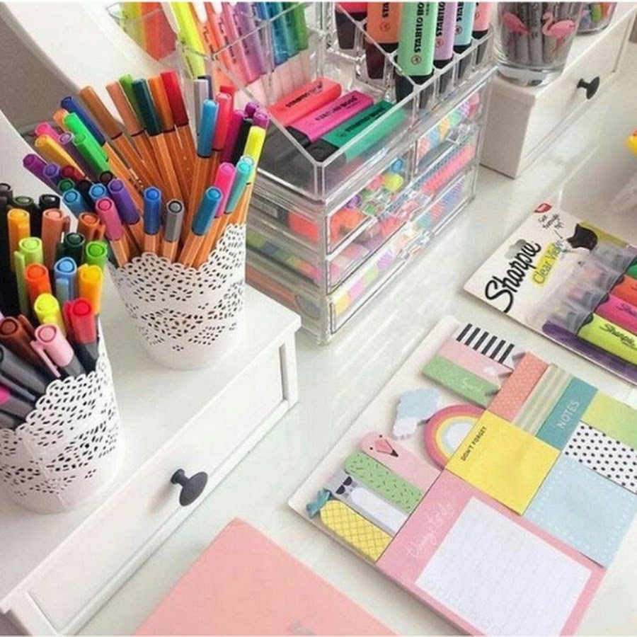 Много канцелярии