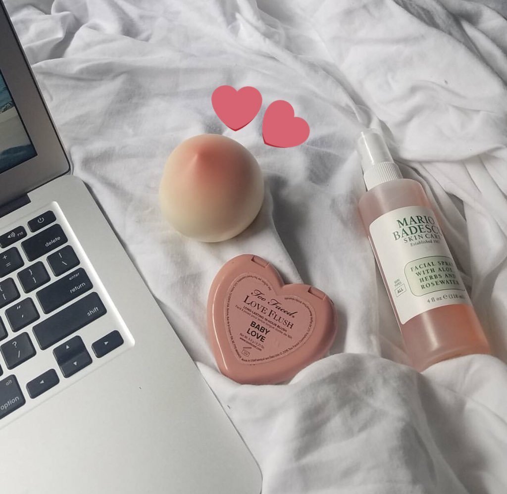 Косметика в персиковом цвете