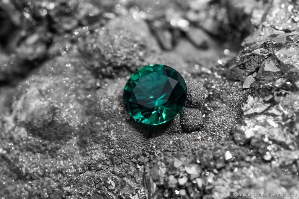 Шпинель изумруд