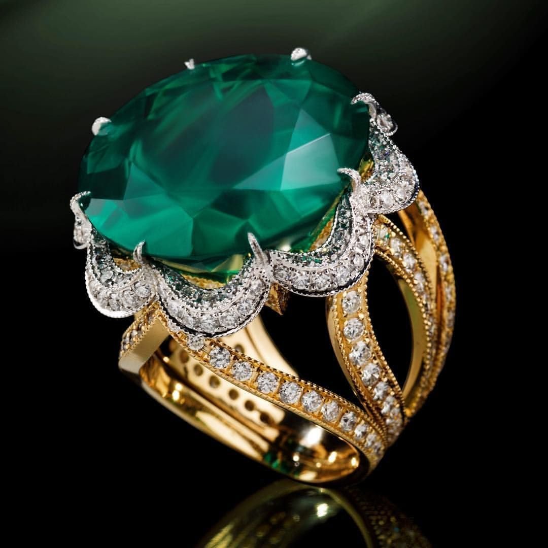 Кольцо SCAVIA С изумрудом