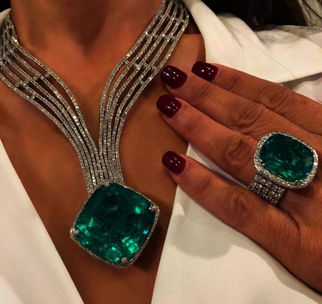 Украшения с изумрудом