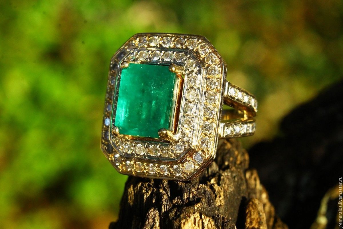 Колумбийский изумруд с золотом