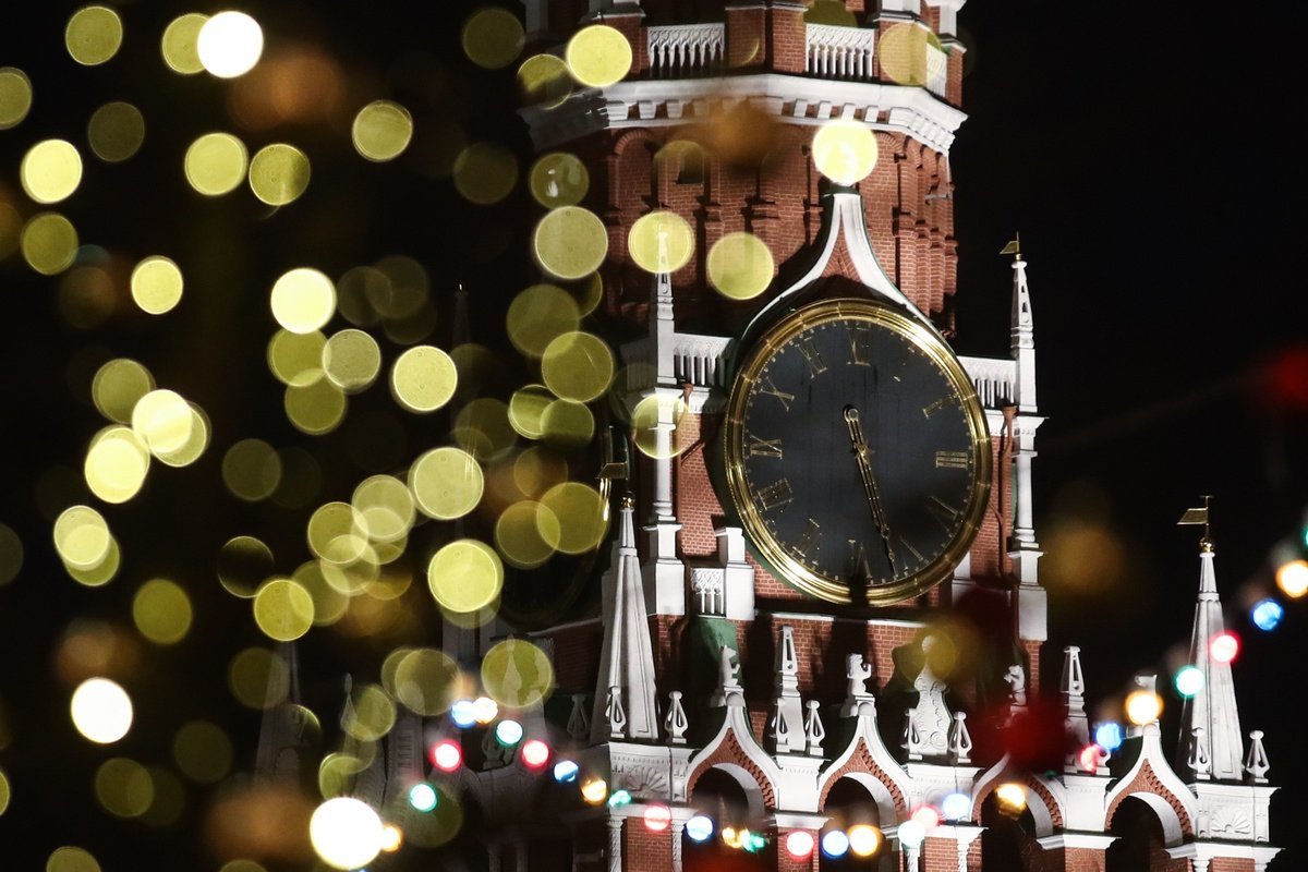 Кремлевские куранты часы на Спасской башне бой