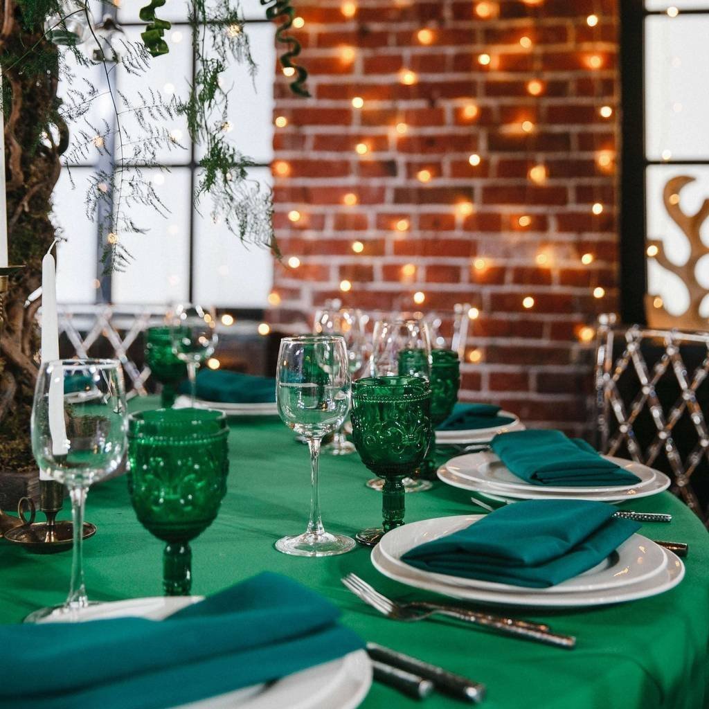 Декор свадьбы изумруд