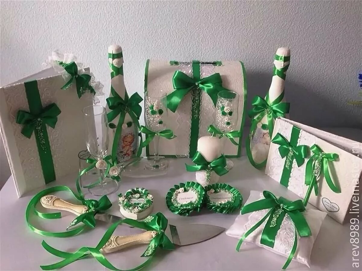 Свадебные аксессуары в изумрудном цвете