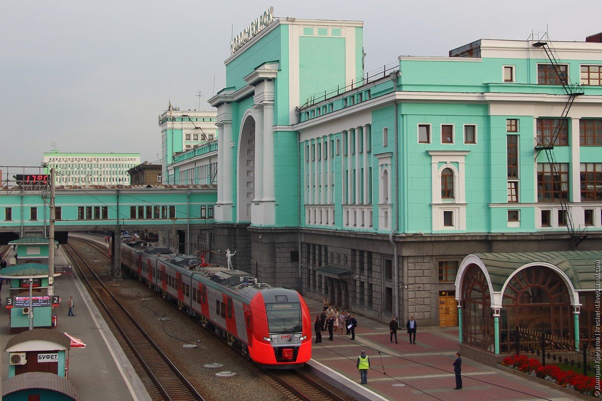 Главный сайт жд. Станция Новосибирск-главный, Новосибирск. ЖД станция Новосибирск. Вокзал Новосибирск главный. Вокзал железнодорожной станции Новосибирск-главный.