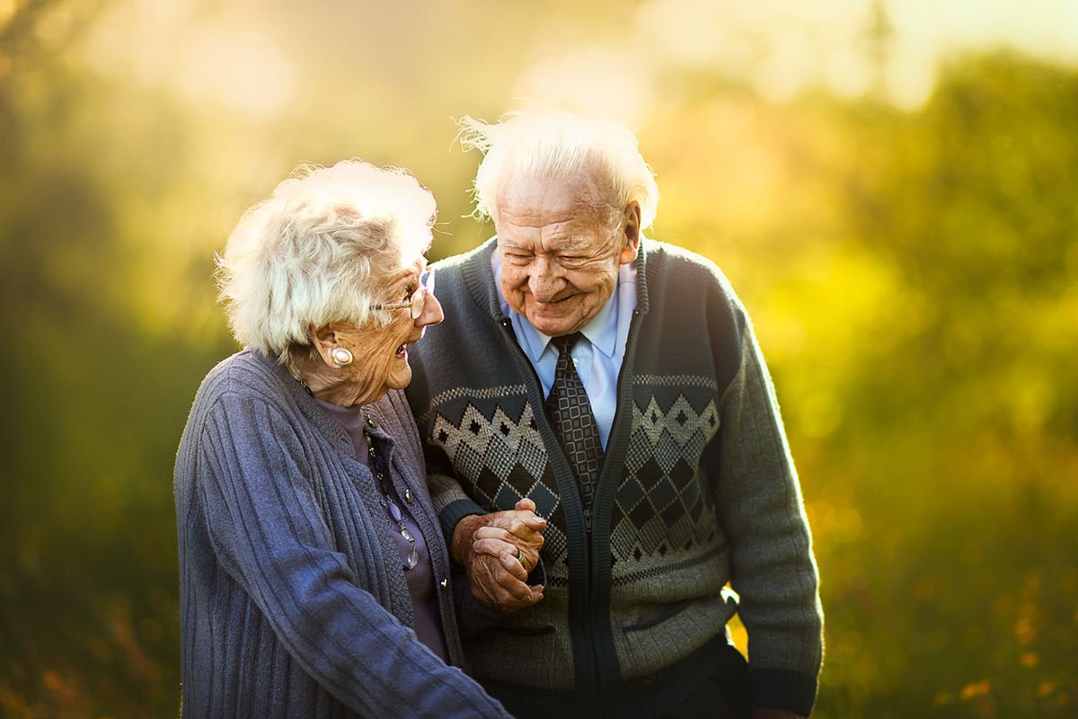 Пожилые люди