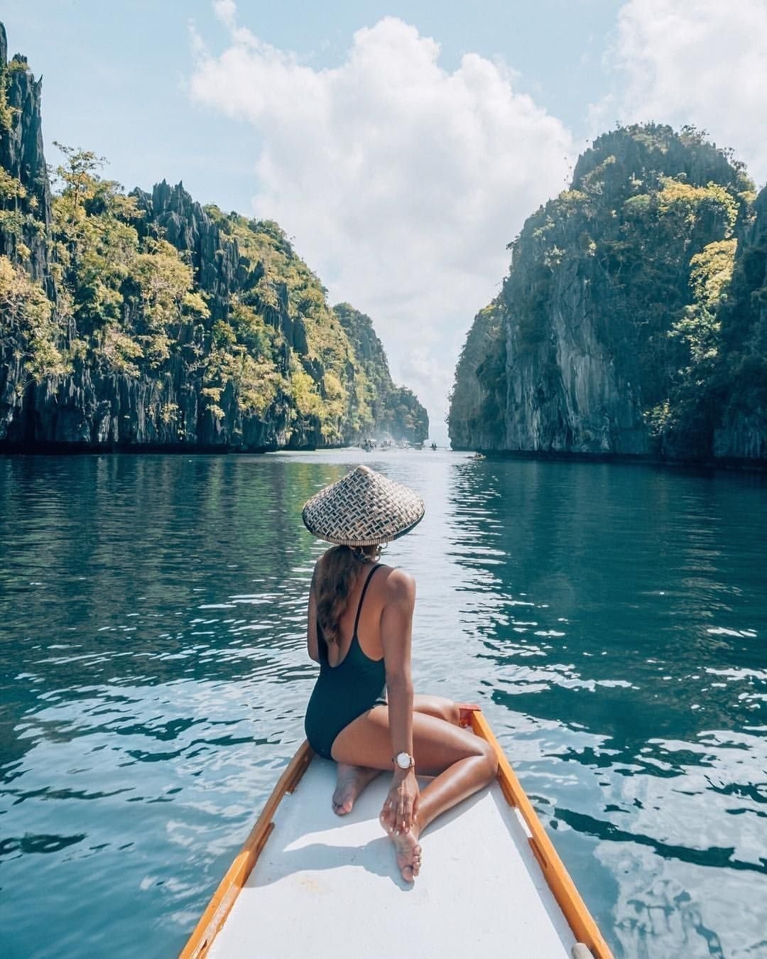 Девушки на пляже Тайланда