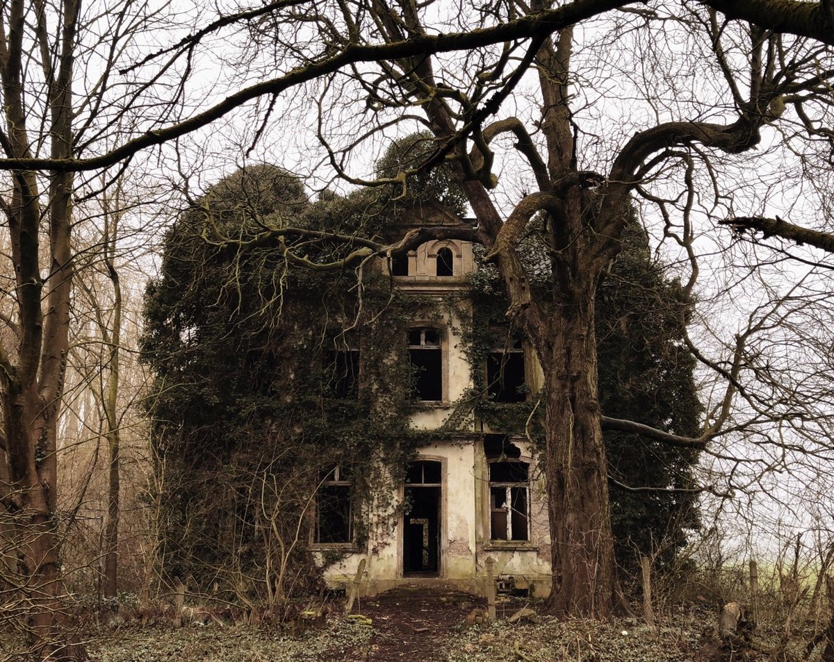 Мрачные заброшенные места