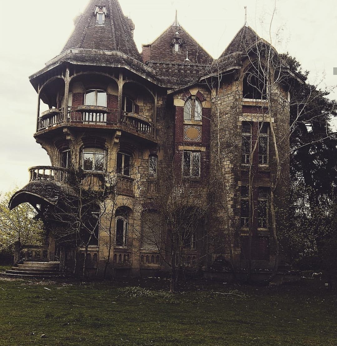 Викторианская Готика особняк лес