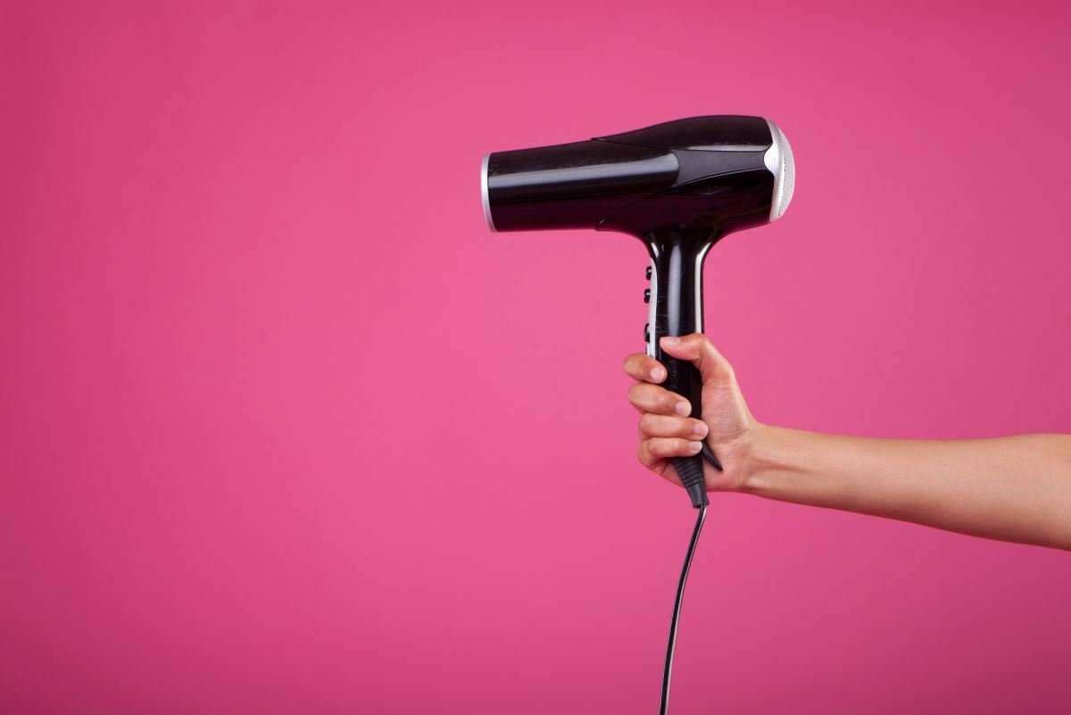 Фен на фоне