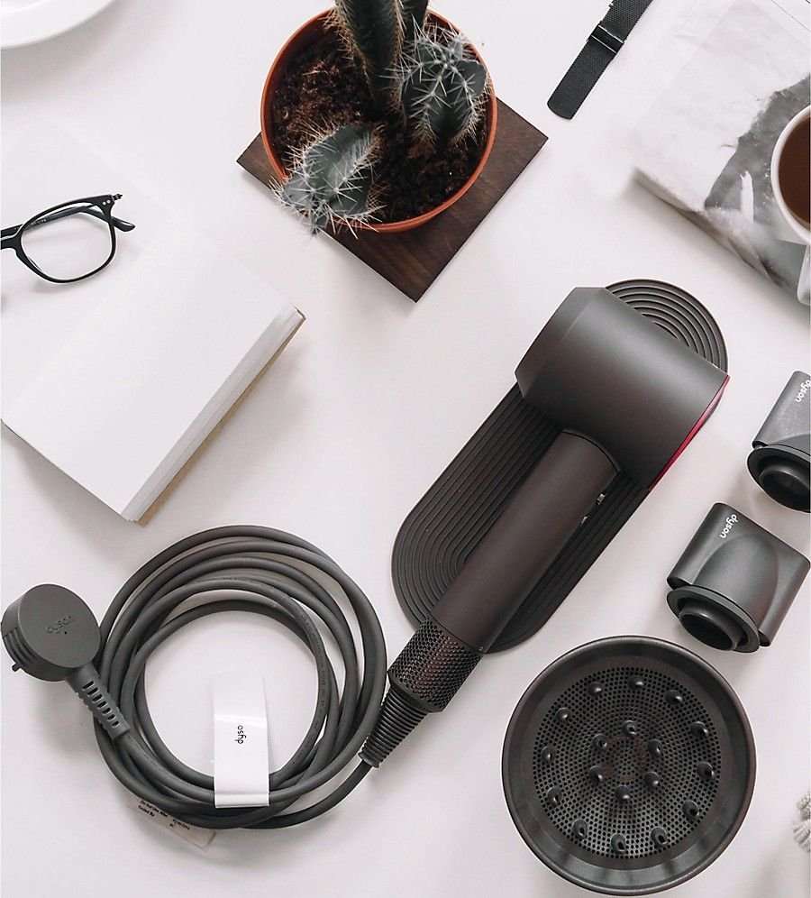 Фен Dyson Supersonic комплектация