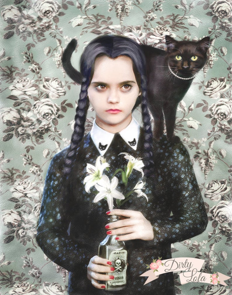 Уэнзди Аддамс взрослая