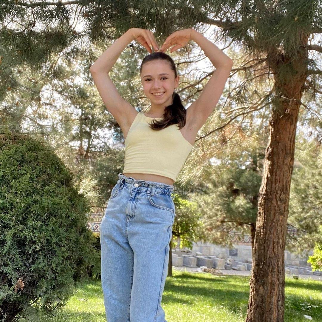 Камилла Валиева feet