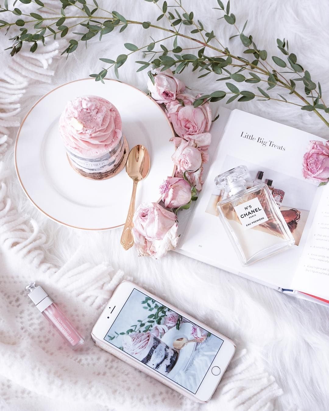 Обложка в пастельных тонах