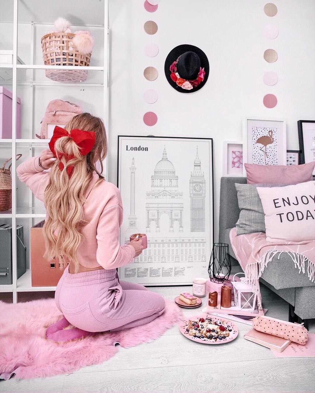 Фотосессия в розовом стиле