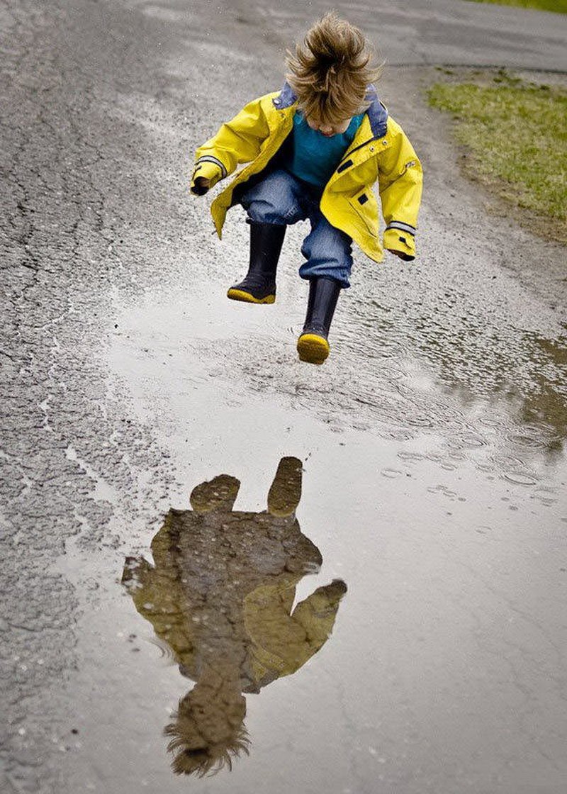 Мальчик в луже