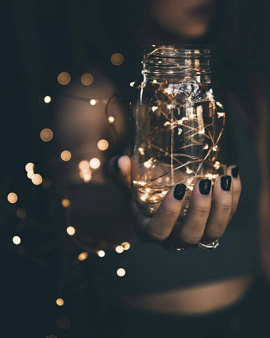 Гирлянда в руках