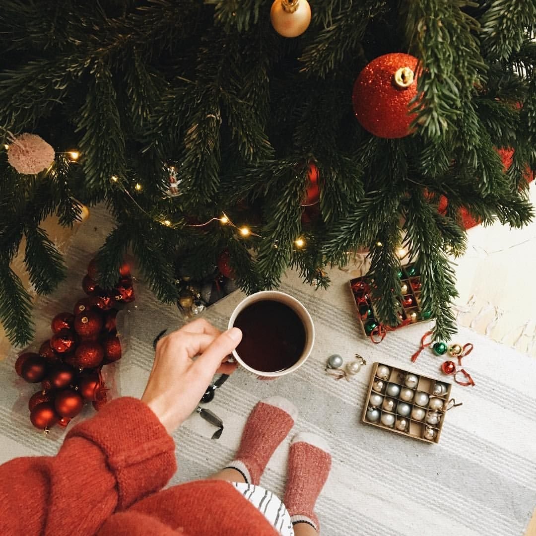 Пусть в новогоднюю ночь в Вашу дверь постучится счастье